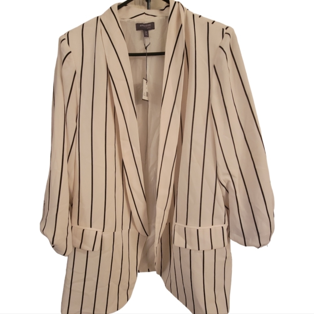 💕✨HOST PICK!!✨💕Striped White and Black Blazer Size 2X - Picture 5 of 11